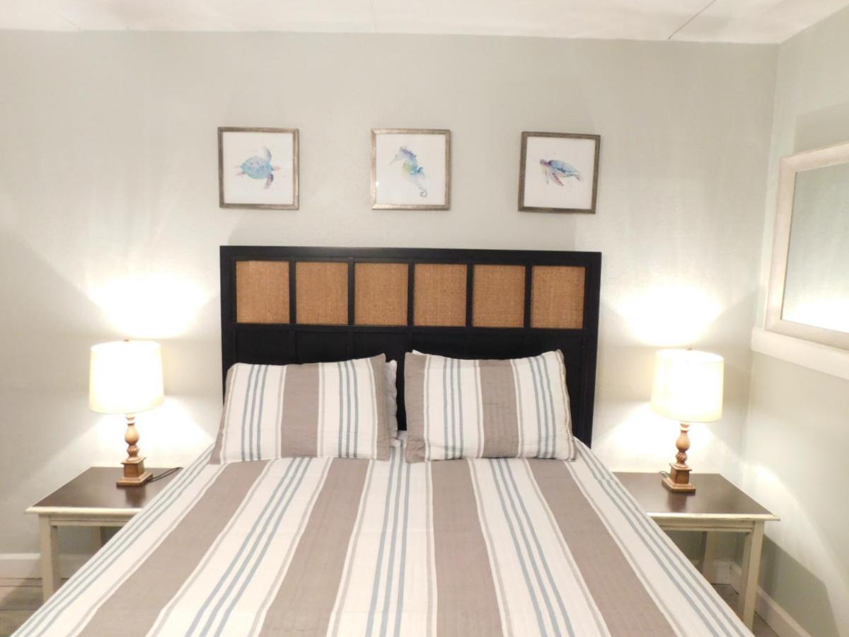 Budget Friendly Condo Perfect For A Romantic Getaway Within Walking Distance To The Beach! Gulf Shores Exterior photo