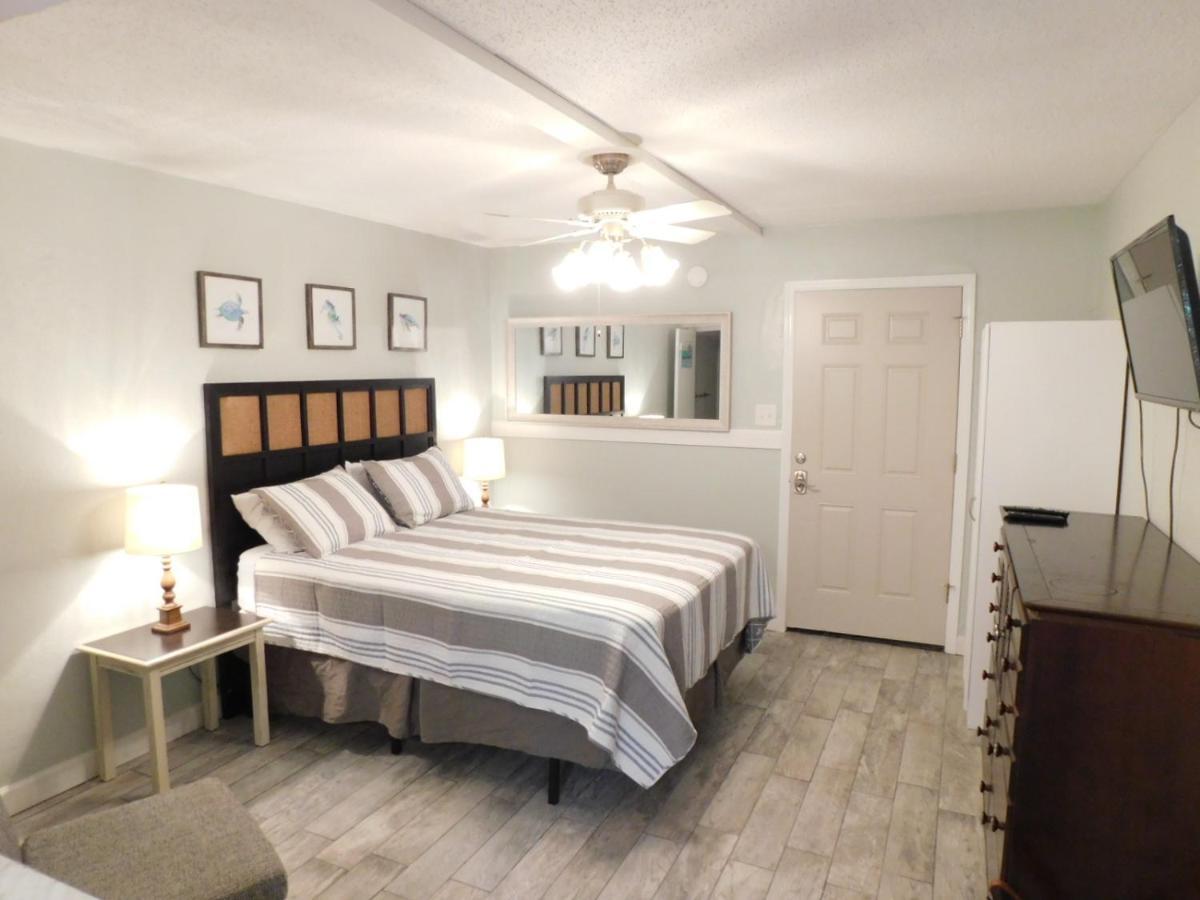 Budget Friendly Condo Perfect For A Romantic Getaway Within Walking Distance To The Beach! Gulf Shores Exterior photo