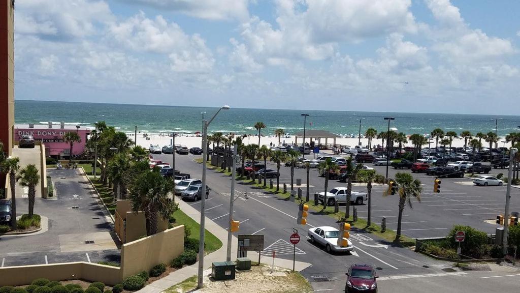 Budget Friendly Condo Perfect For A Romantic Getaway Within Walking Distance To The Beach! Gulf Shores Exterior photo
