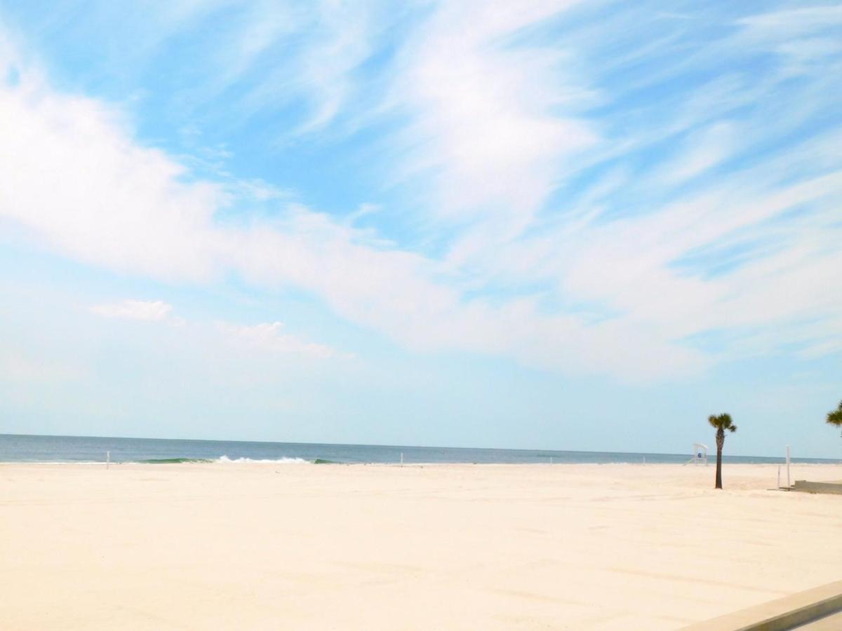 Budget Friendly Condo Perfect For A Romantic Getaway Within Walking Distance To The Beach! Gulf Shores Exterior photo