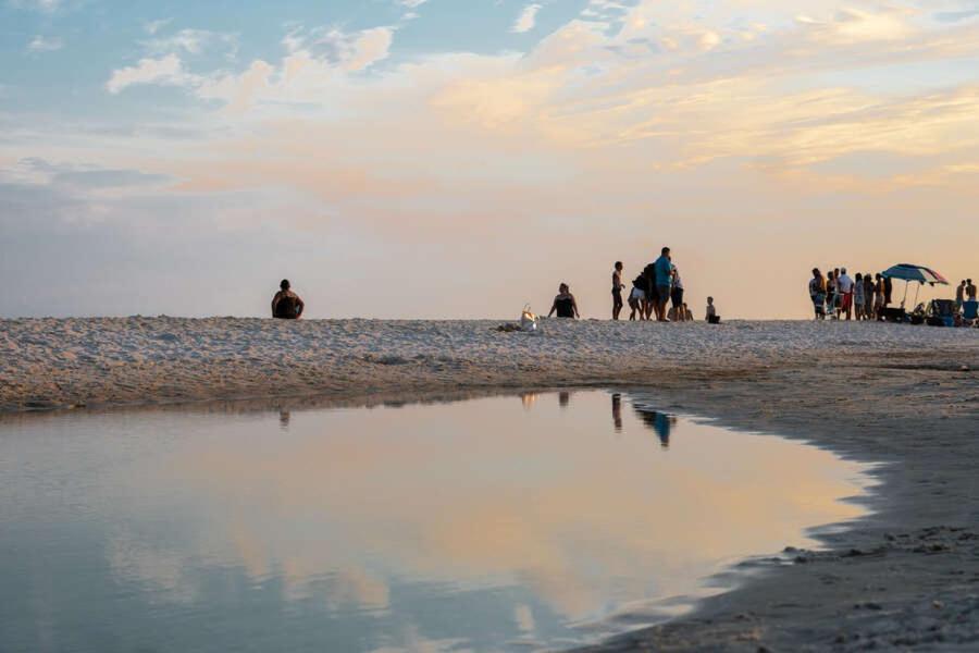Budget Friendly Condo Perfect For A Romantic Getaway Within Walking Distance To The Beach! Gulf Shores Exterior photo