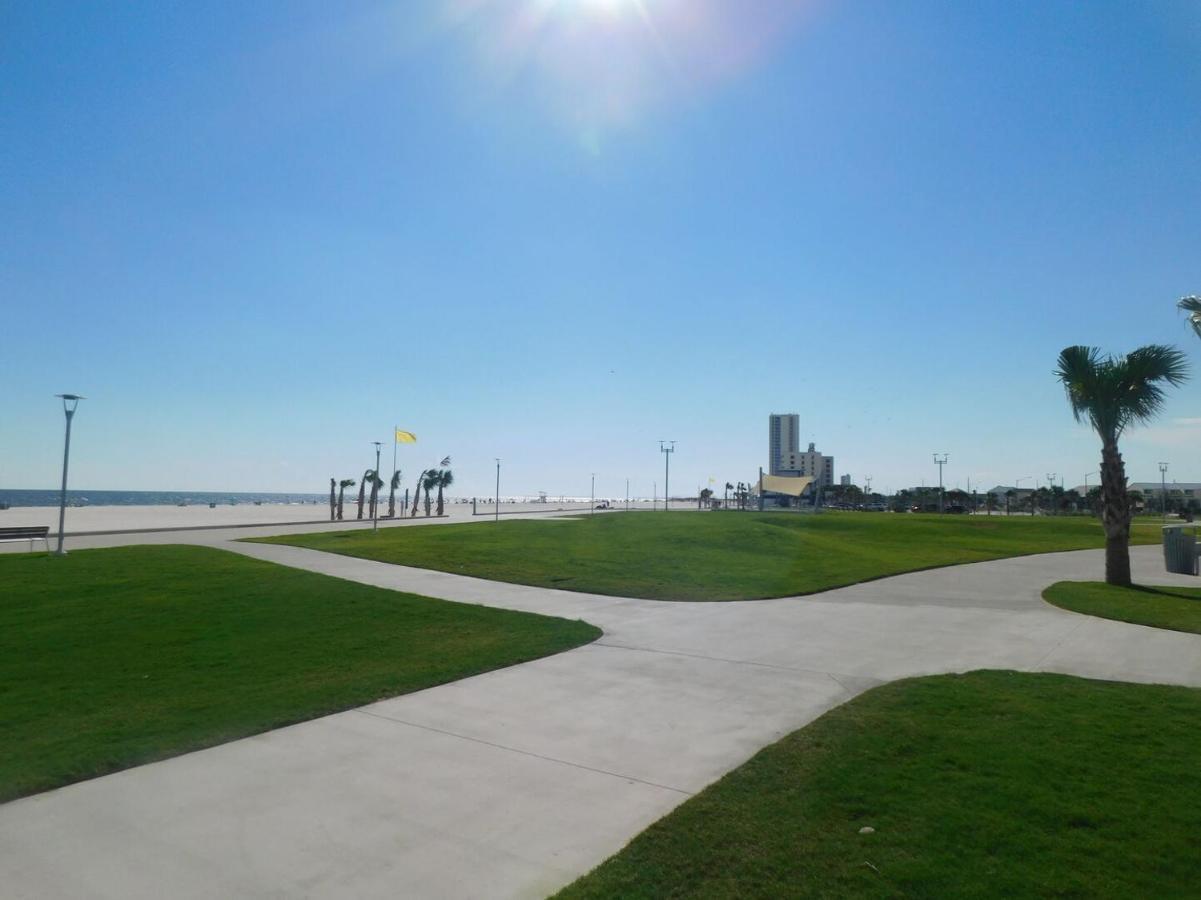 Budget Friendly Condo Perfect For A Romantic Getaway Within Walking Distance To The Beach! Gulf Shores Exterior photo