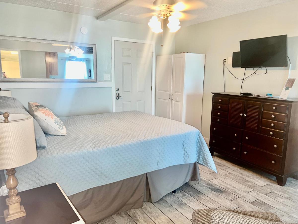 Budget Friendly Condo Perfect For A Romantic Getaway Within Walking Distance To The Beach! Gulf Shores Exterior photo