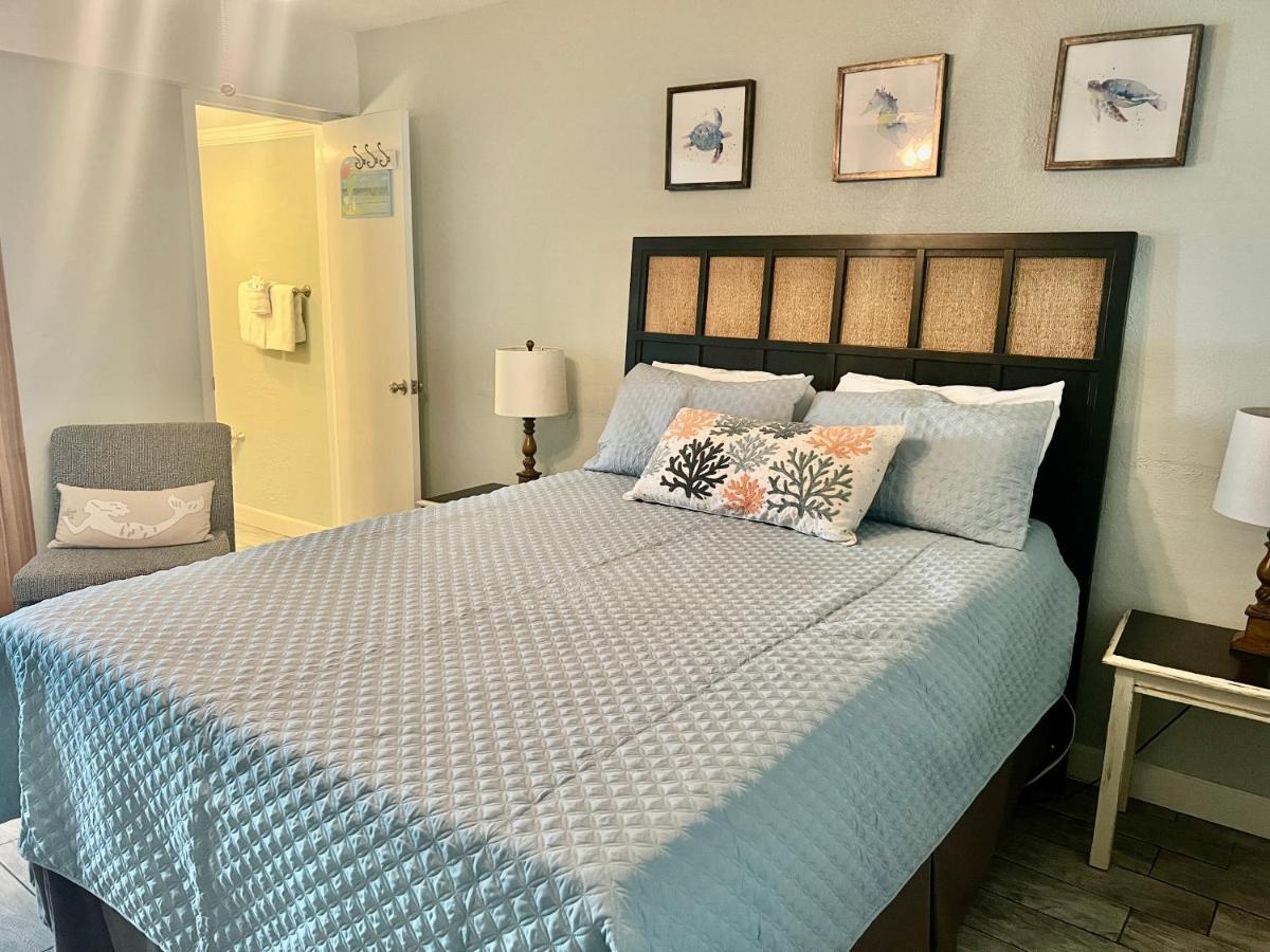 Budget Friendly Condo Perfect For A Romantic Getaway Within Walking Distance To The Beach! Gulf Shores Exterior photo