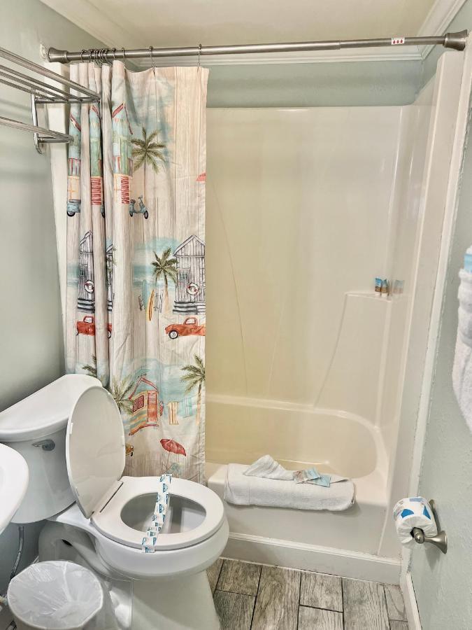 Budget Friendly Condo Perfect For A Romantic Getaway Within Walking Distance To The Beach! Gulf Shores Exterior photo